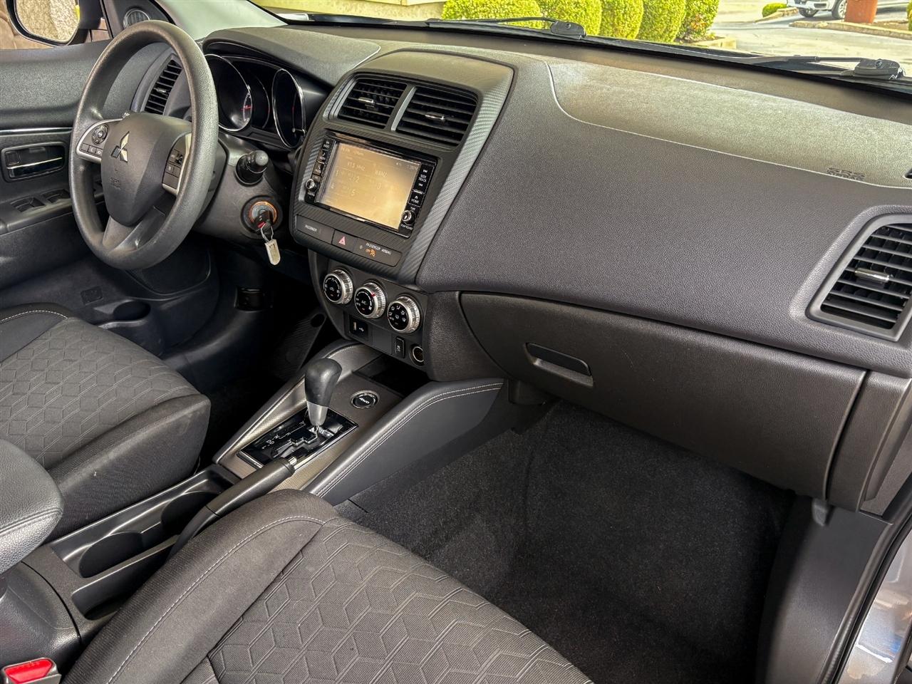 Mitsubishi Outlander Sport  2025