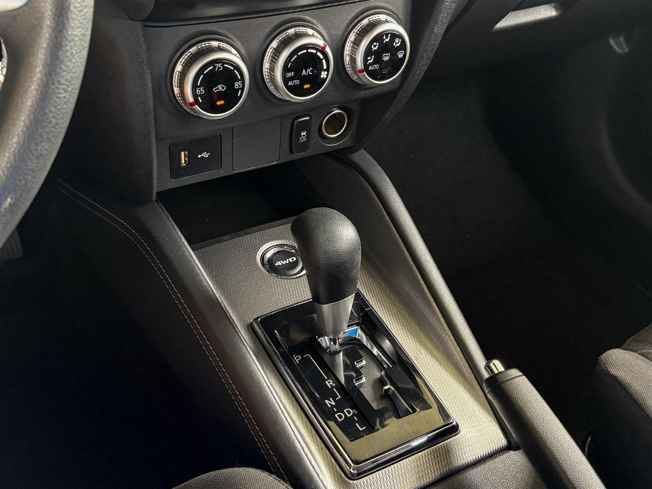 Mitsubishi Outlander Sport  2025