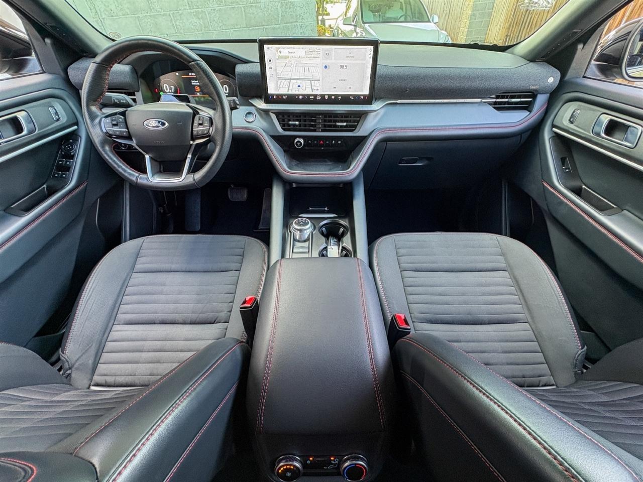 Ford Explorer photo 2