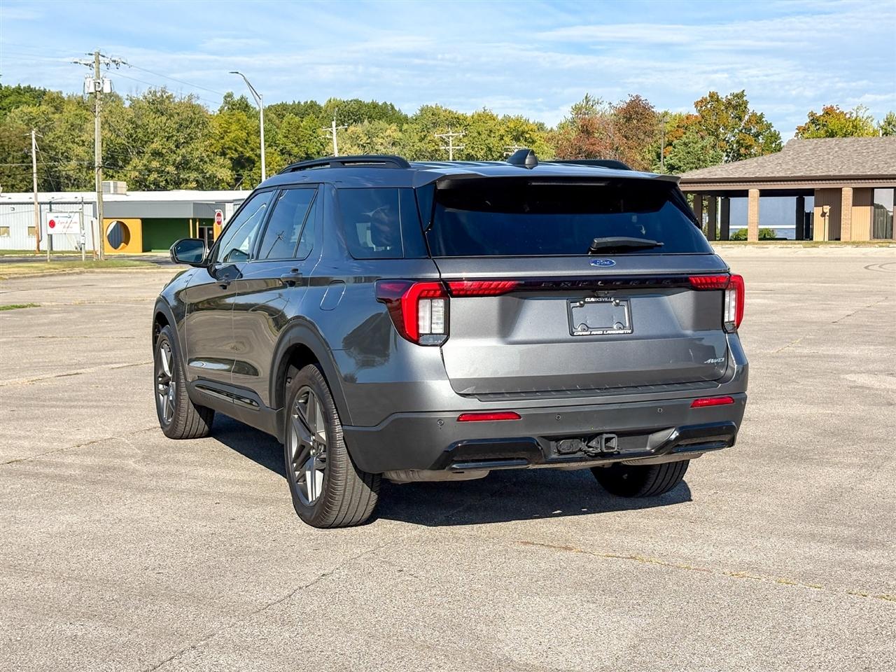 Ford Explorer photo 7