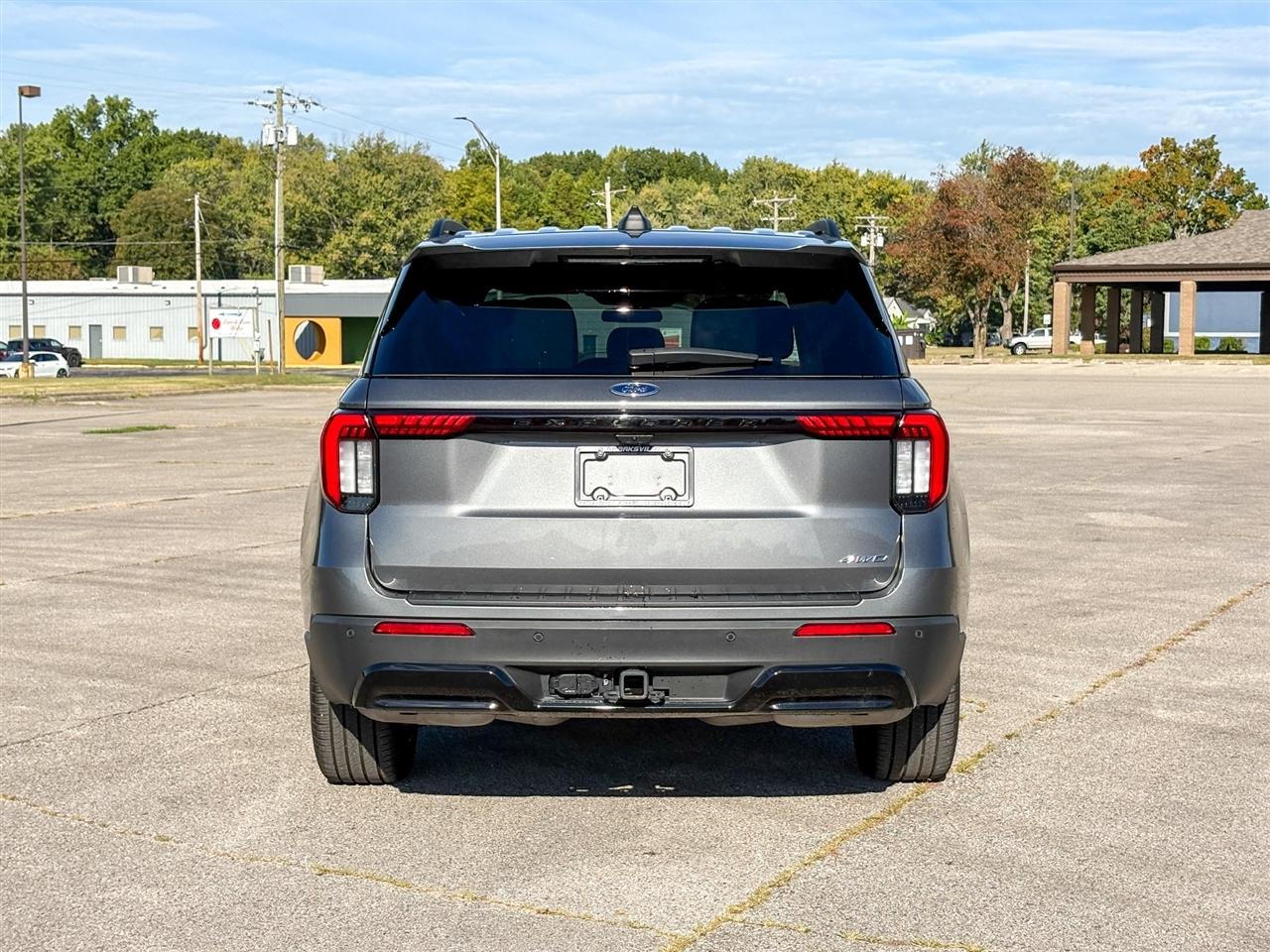 Ford Explorer photo 8