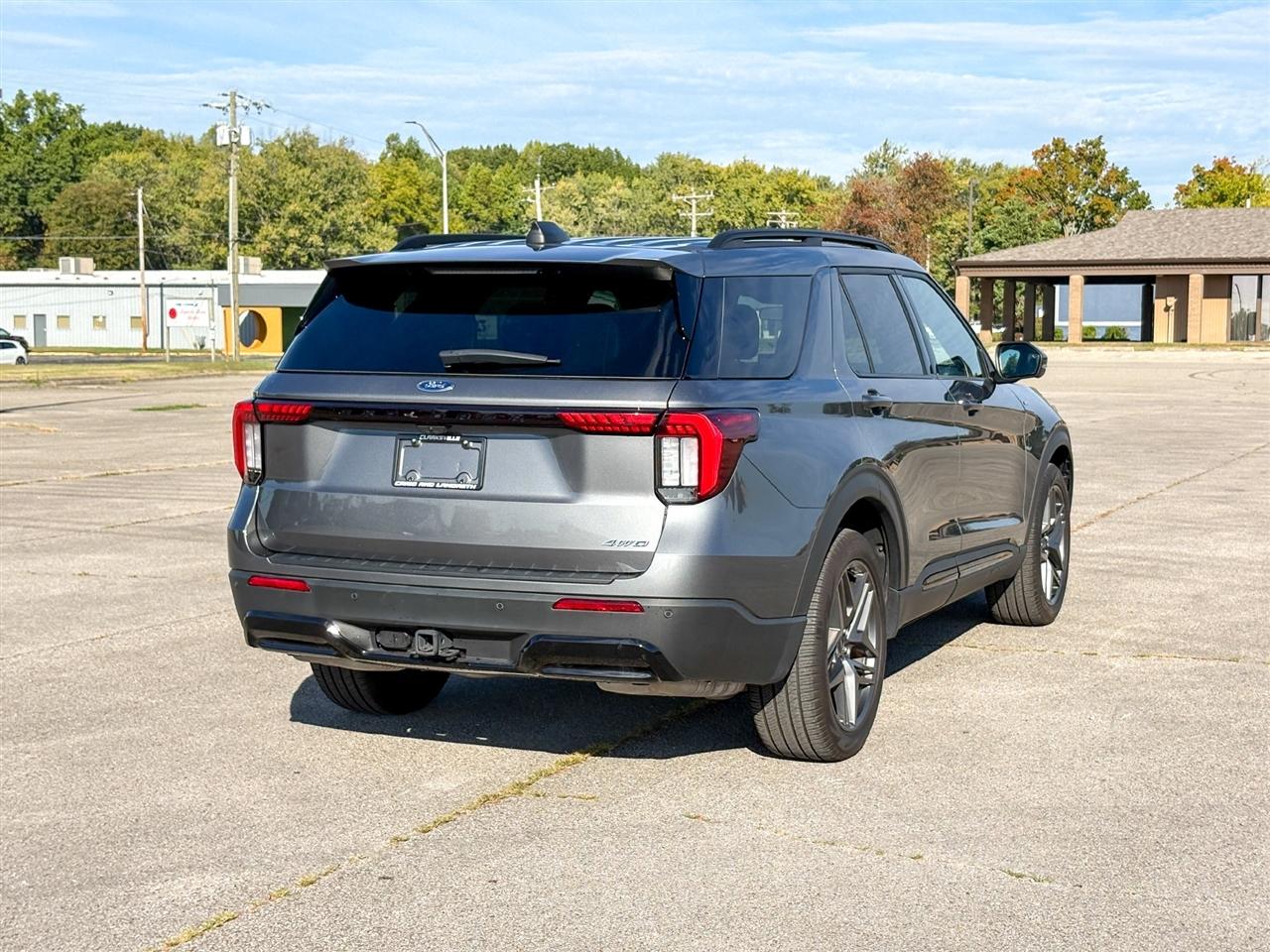 Ford Explorer photo 9