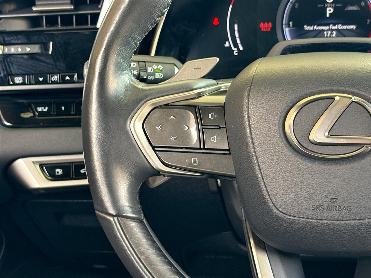Lexus RX  2023