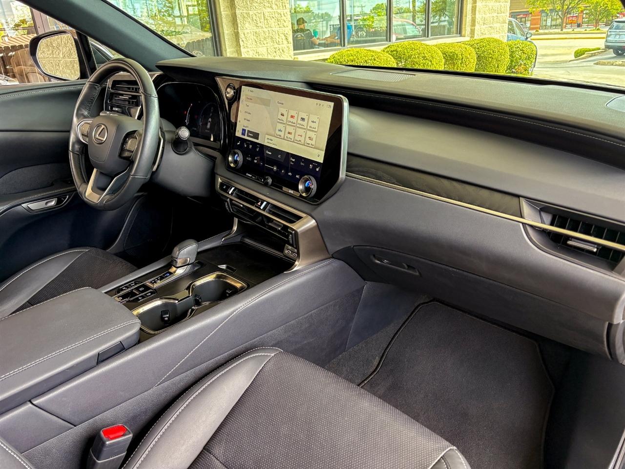 Lexus RX  2023