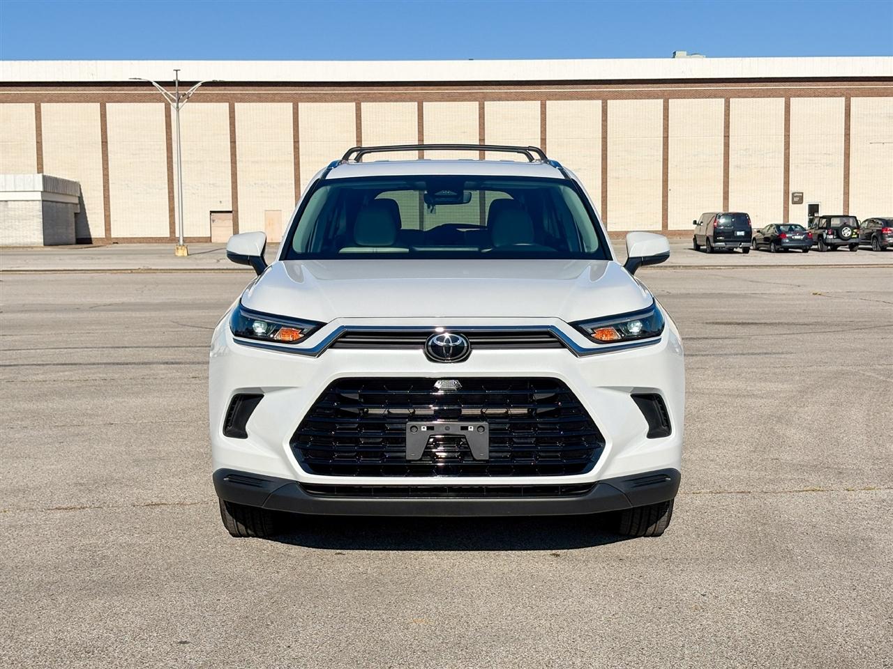 Toyota Grand Highlander photo 3