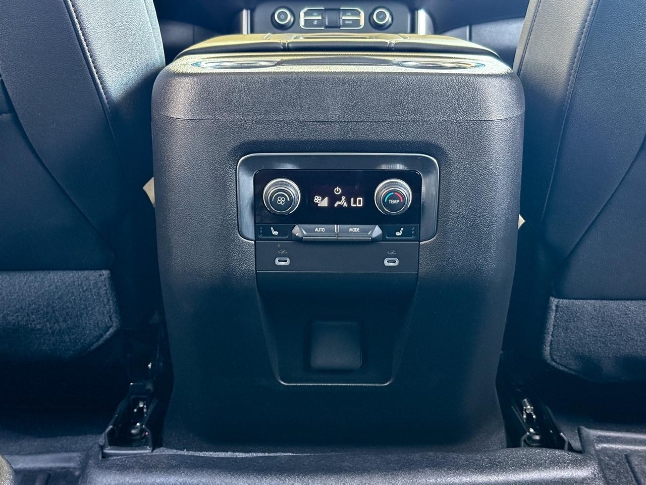 Chevrolet Suburban  2023