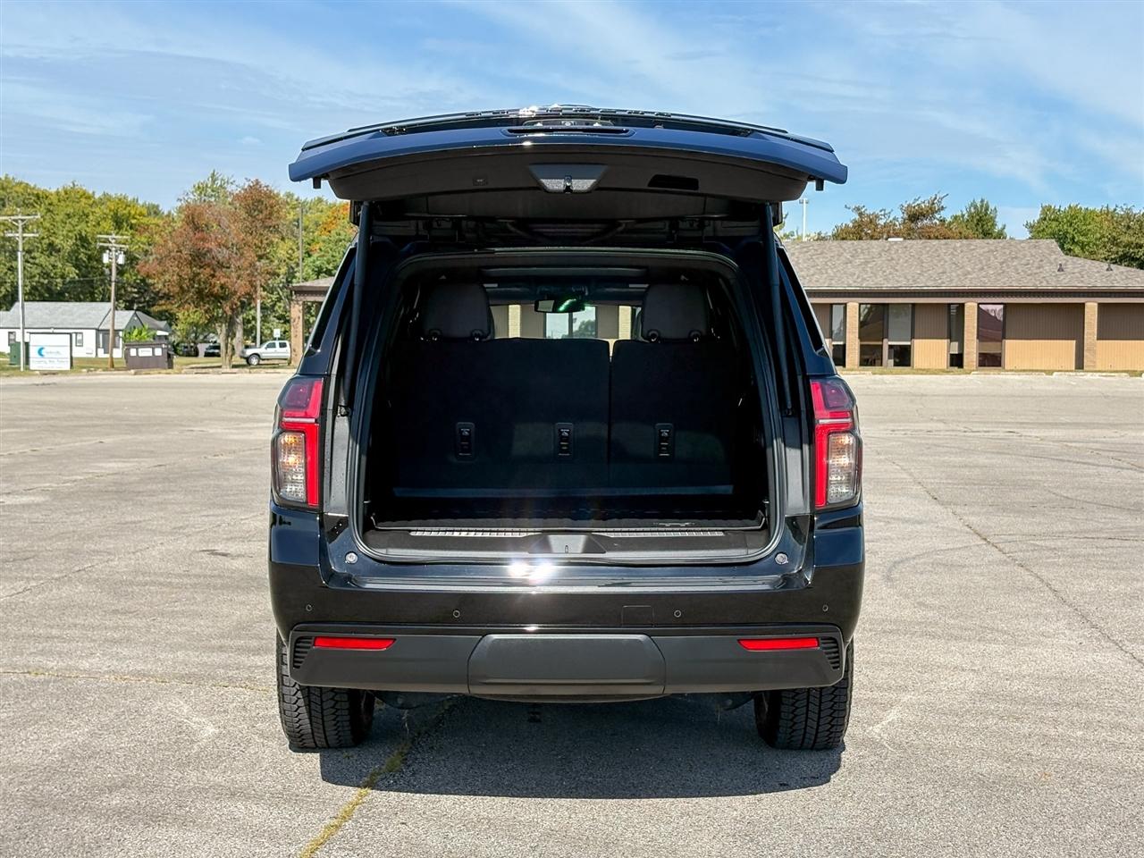 Chevrolet Suburban  2023