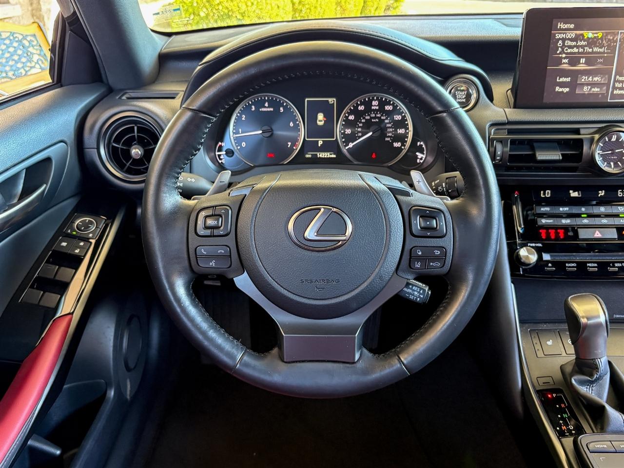 Lexus IS  2025