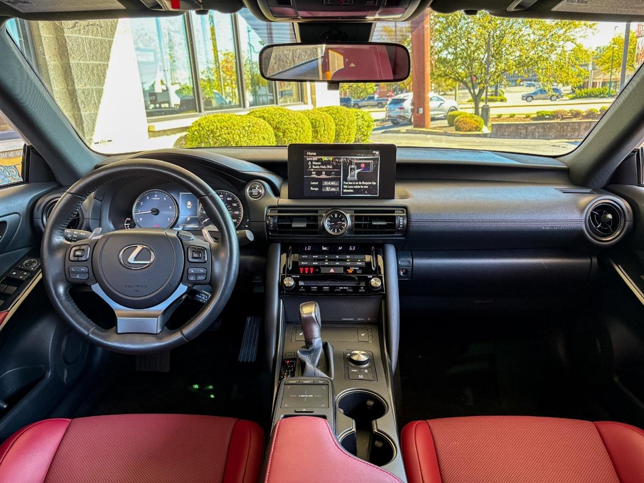 Lexus IS  2025