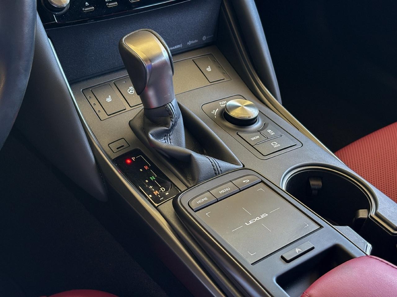 Lexus IS  2025