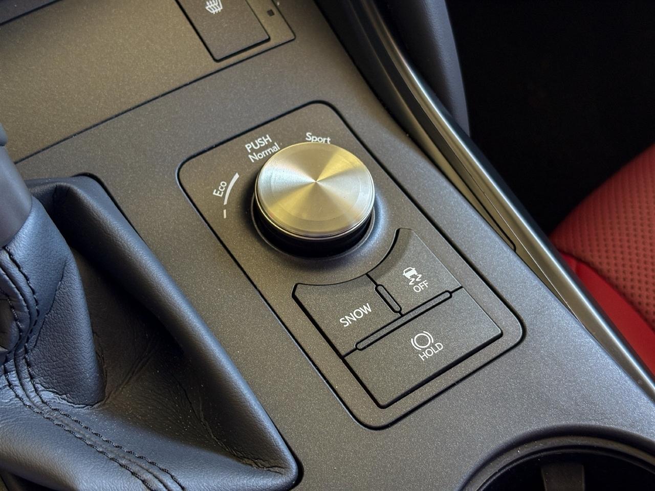 Lexus IS  2025