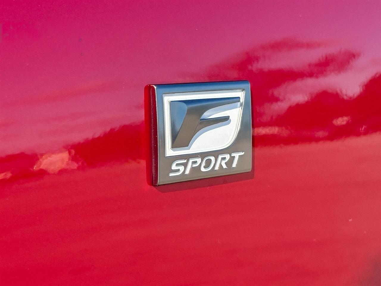 Lexus IS  2024