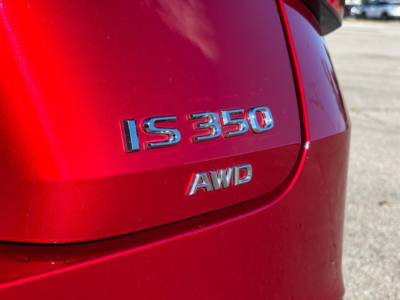 Lexus IS  2024