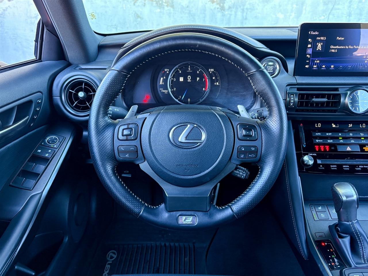 Lexus IS  2024