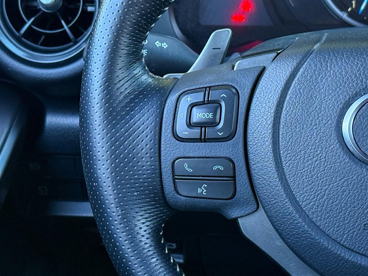 Lexus IS  2024