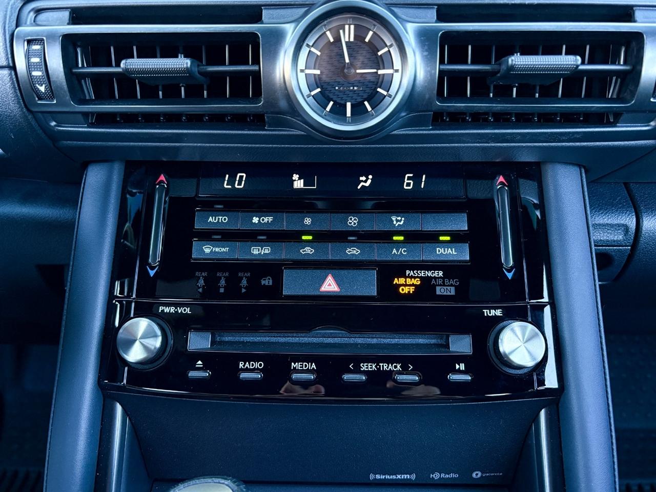 Lexus IS  2024