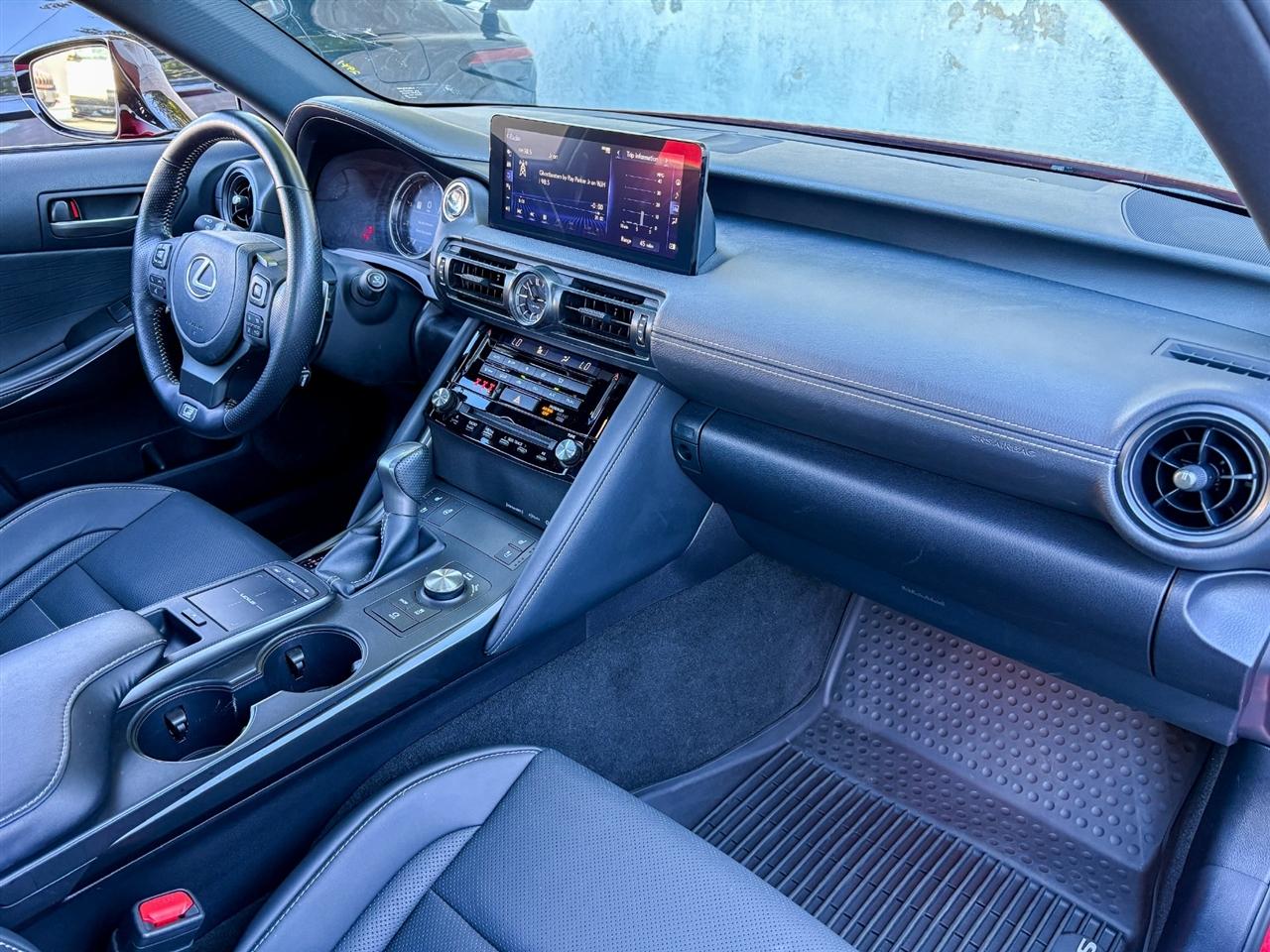 Lexus IS  2024