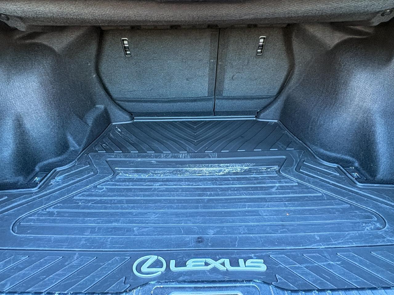Lexus IS  2024