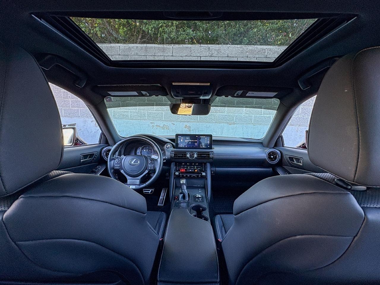 Lexus IS  2024