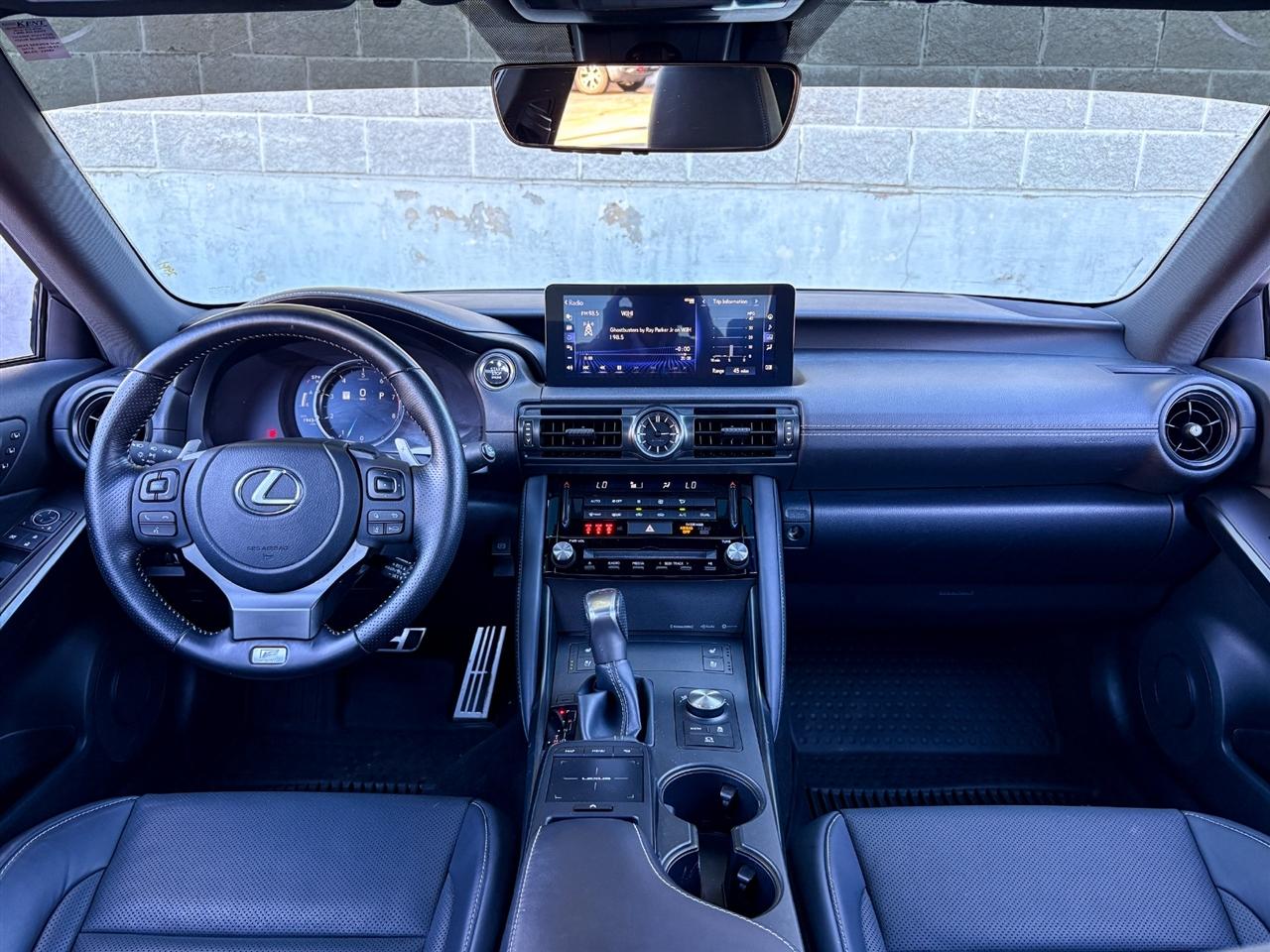 Lexus IS  2024