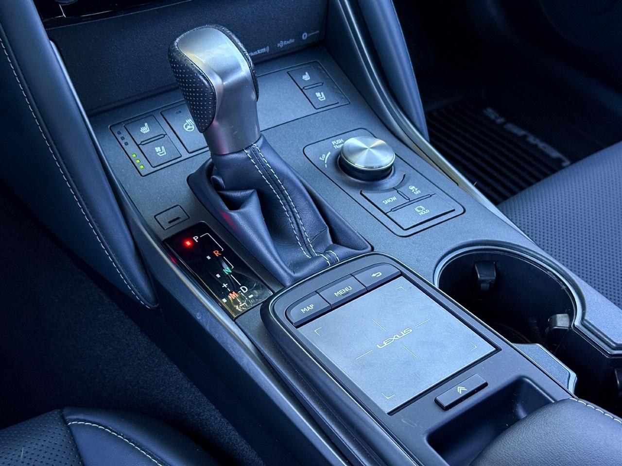 Lexus IS  2024