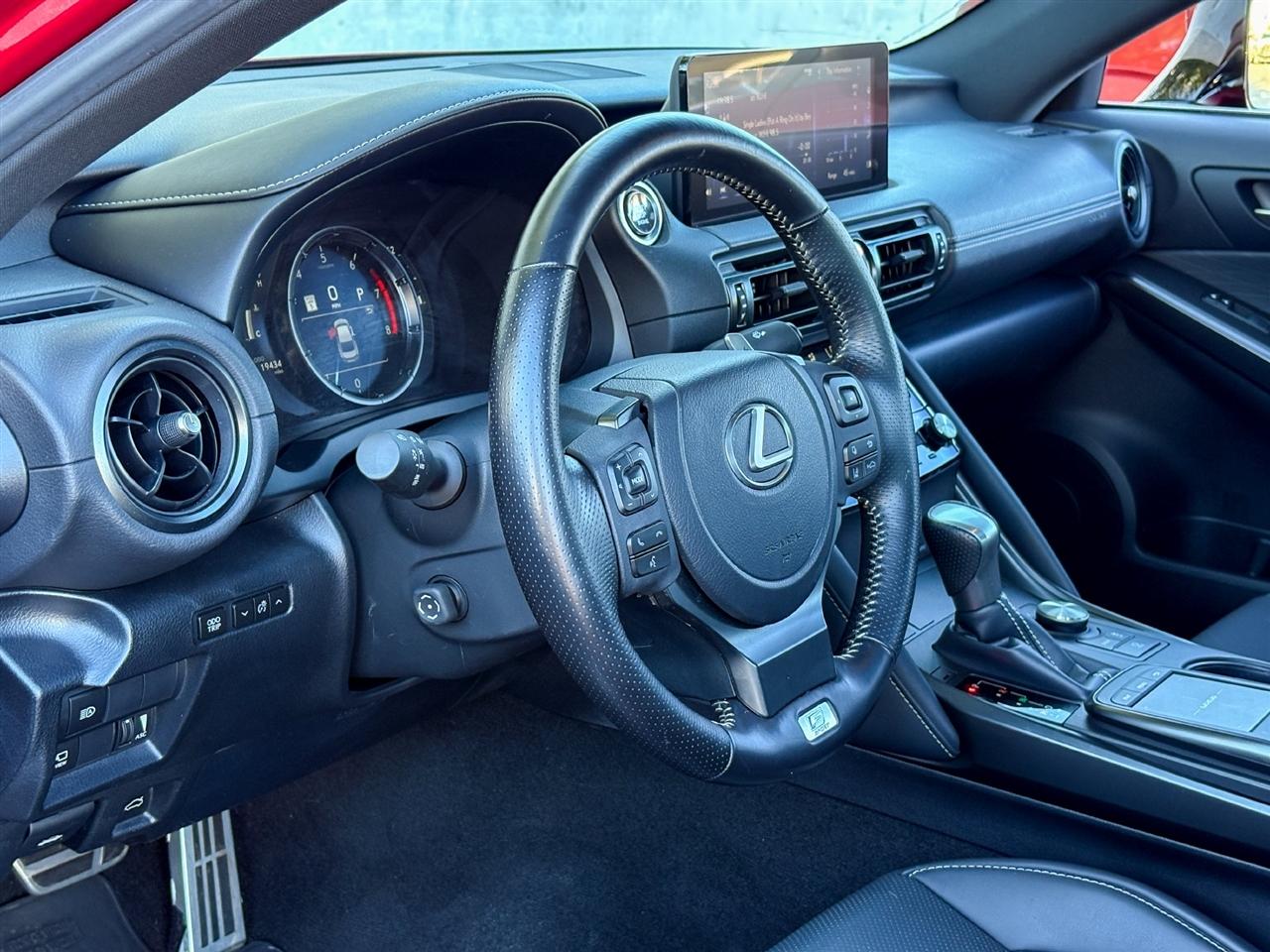 Lexus IS  2024