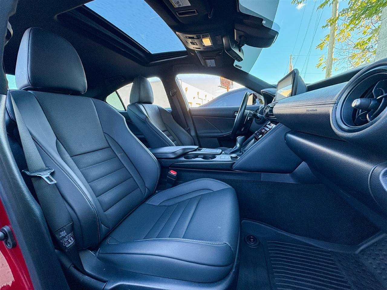 Lexus IS  2024