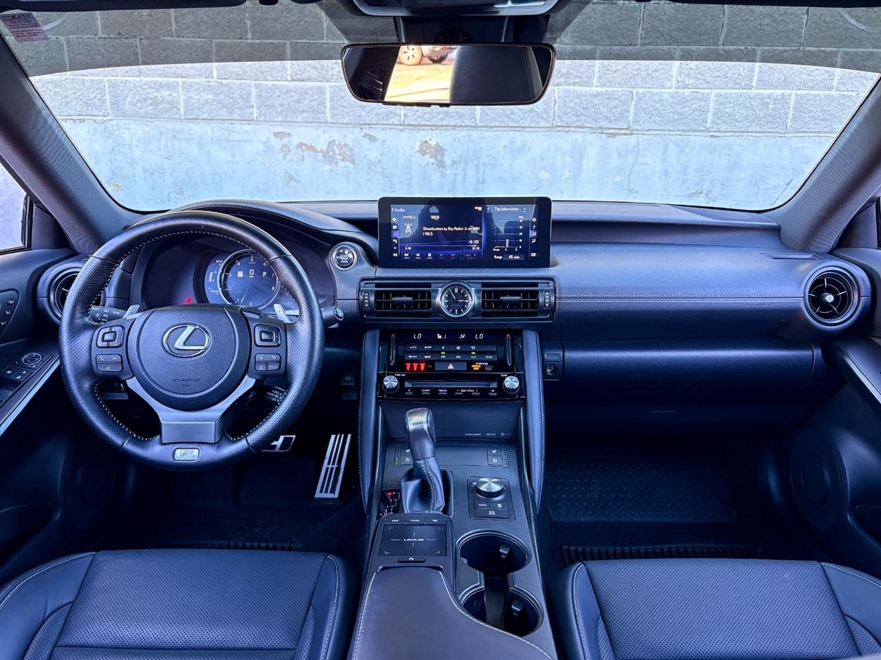 Lexus IS  2024