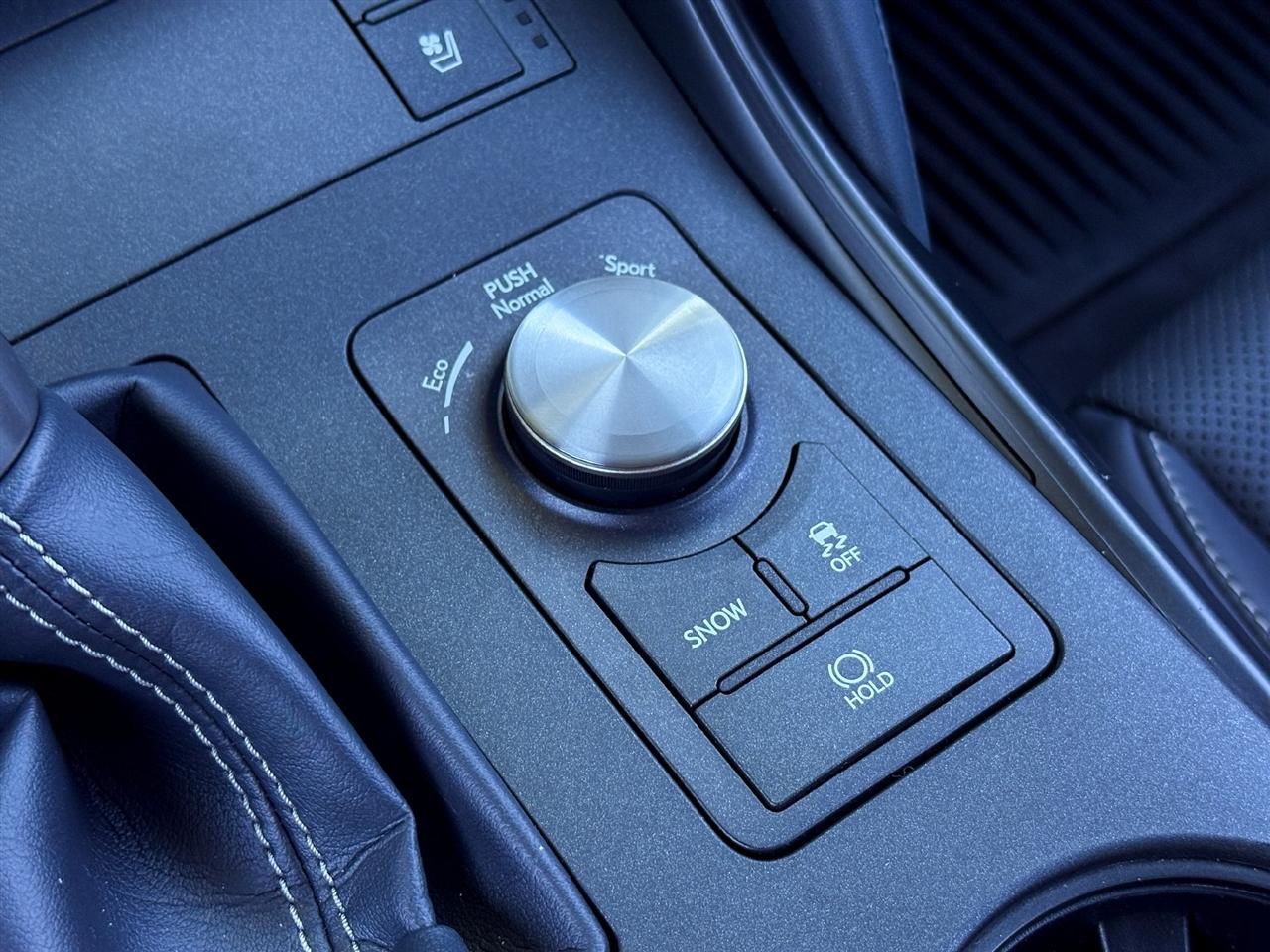 Lexus IS  2024