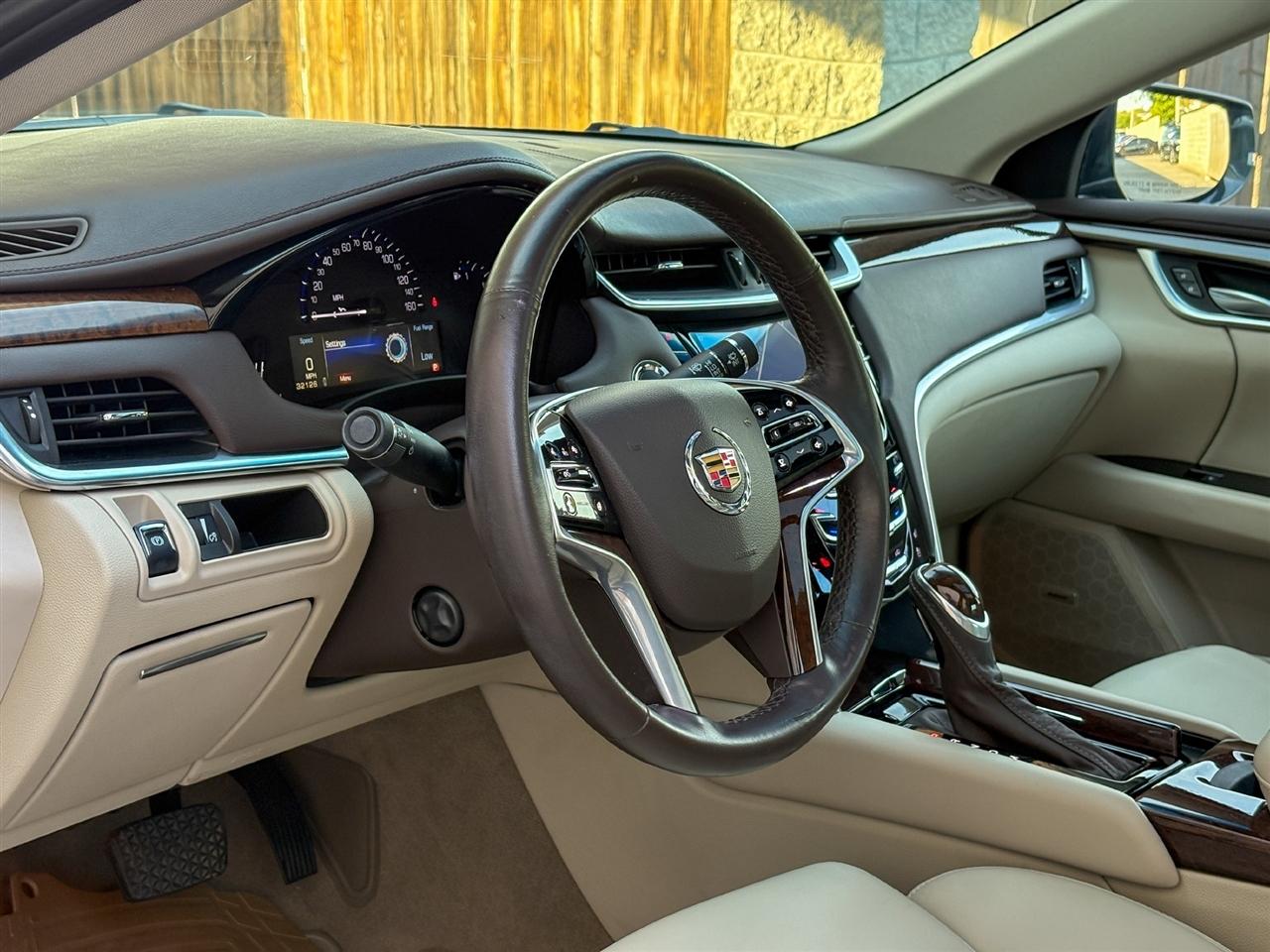 Cadillac XTS  2013