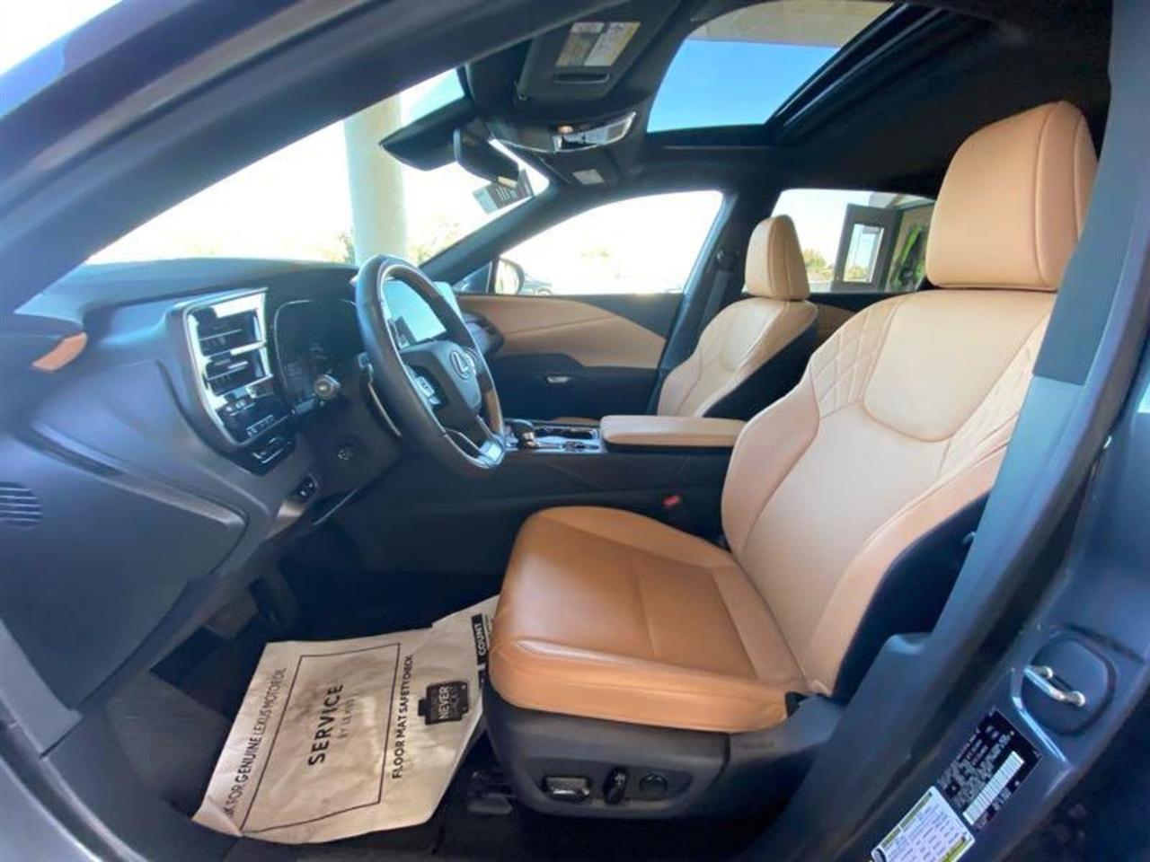 Lexus RX  2025