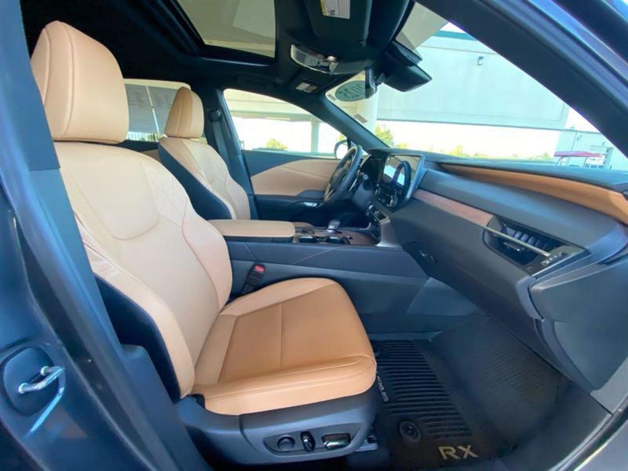 Lexus RX  2025