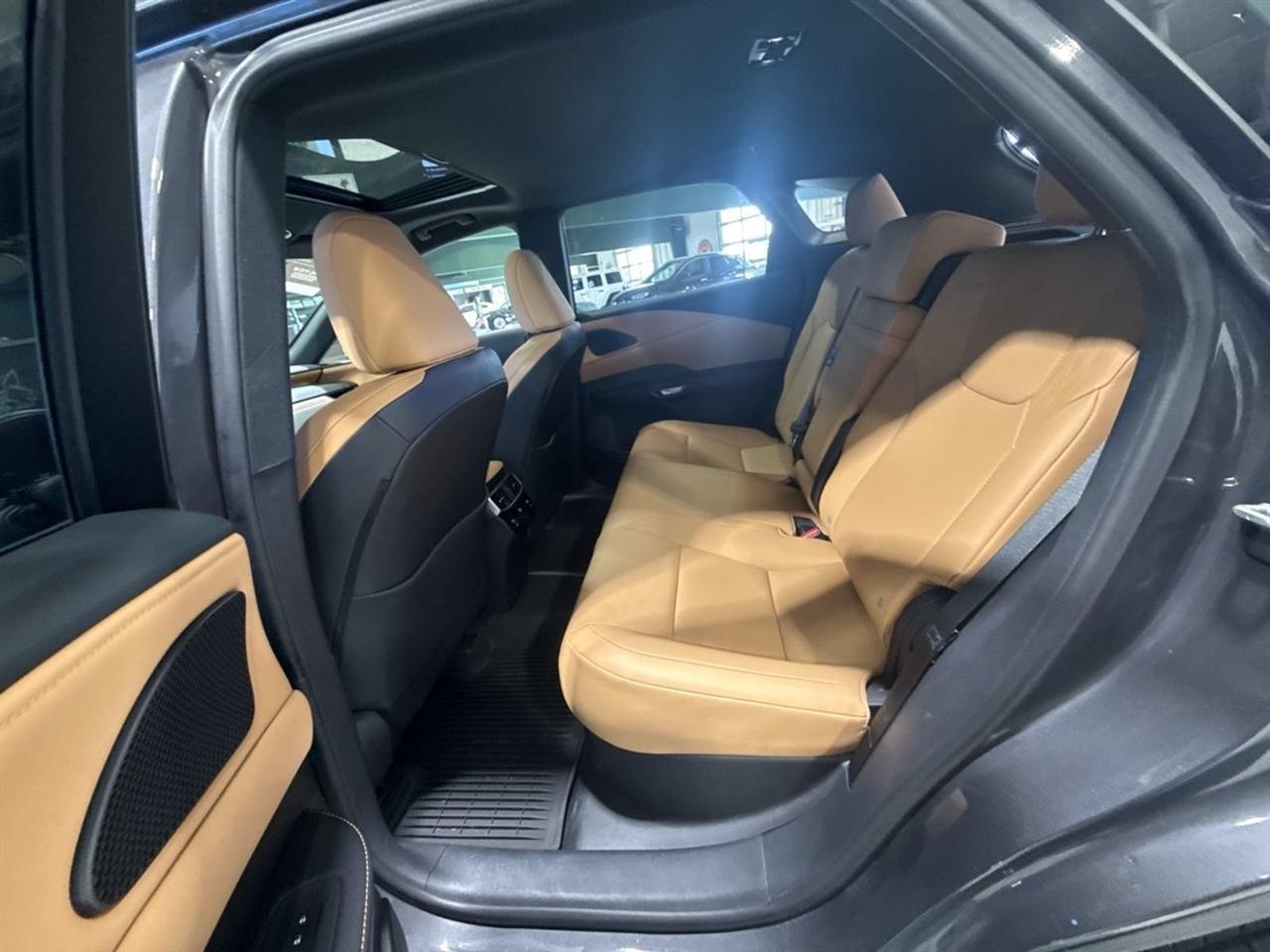 Lexus RX  2025