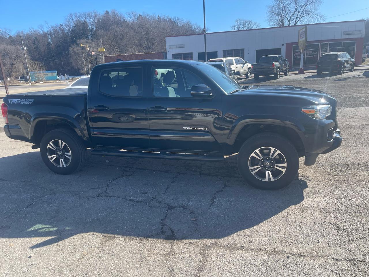 Toyota Tacoma 4WD Double Cab V6 AT TRD Off Road (Natl) 2016