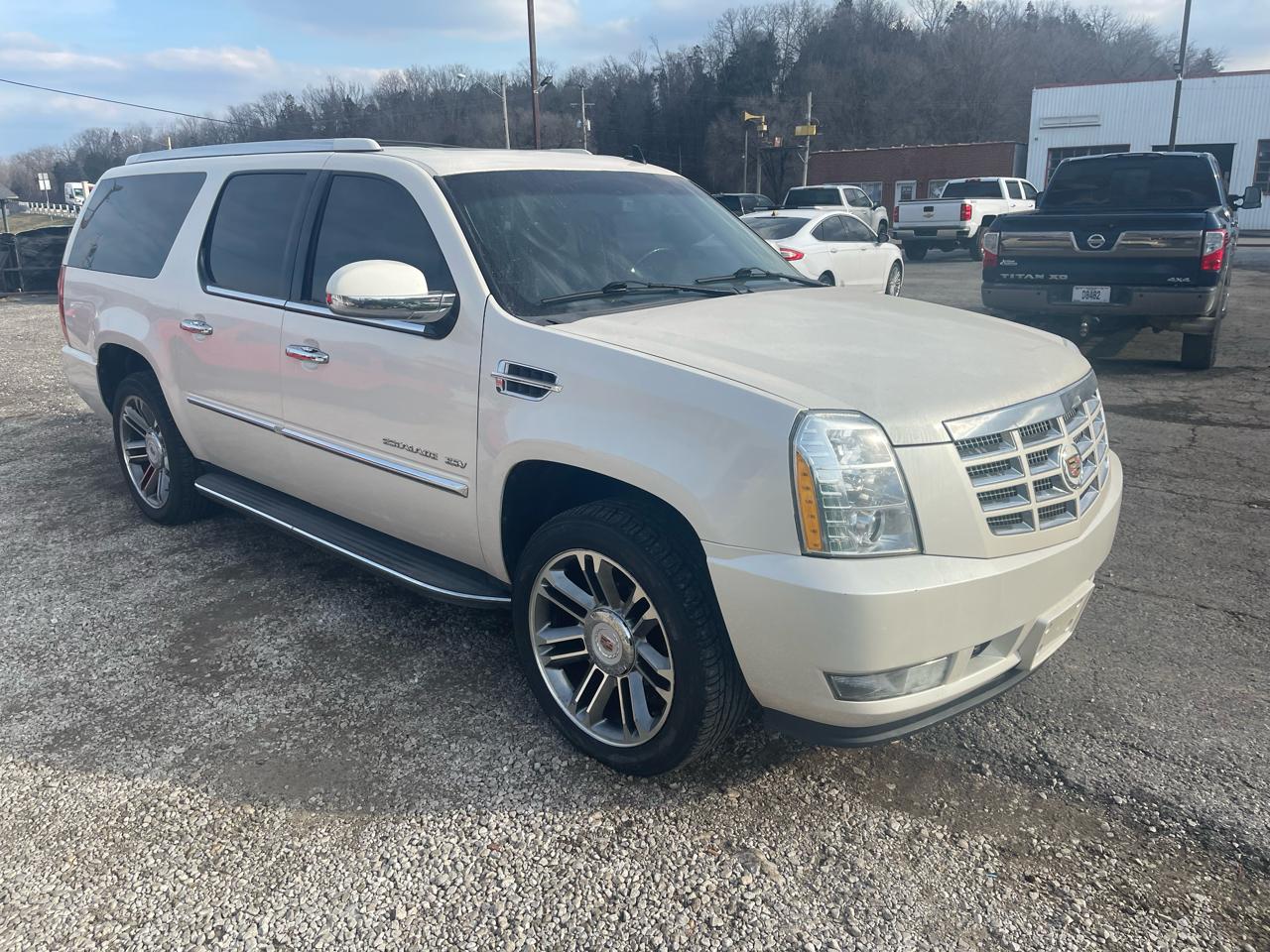 Cadillac Escalade ESV AWD 4dr Luxury 2013