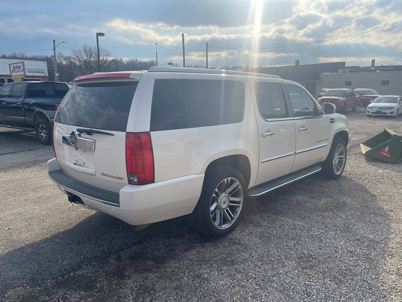 Cadillac Escalade ESV AWD 4dr Luxury 2013