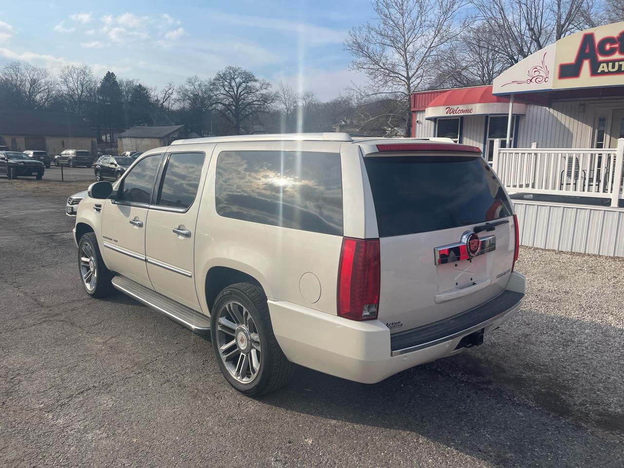 Cadillac Escalade ESV AWD 4dr Luxury 2013