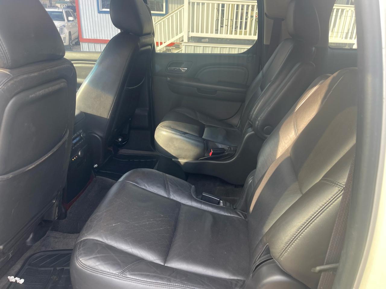 Cadillac Escalade ESV AWD 4dr Luxury 2013