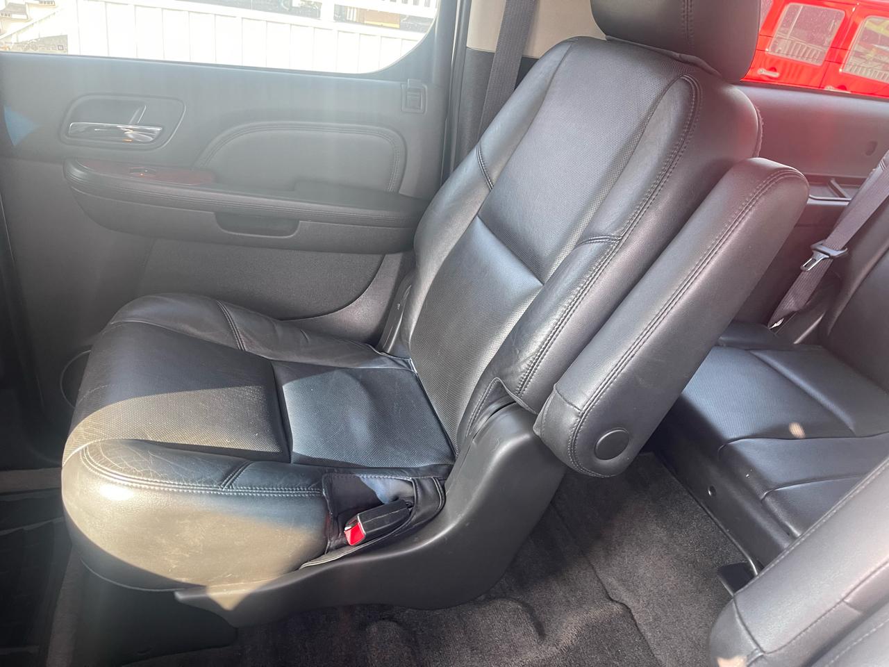 Cadillac Escalade ESV AWD 4dr Luxury 2013