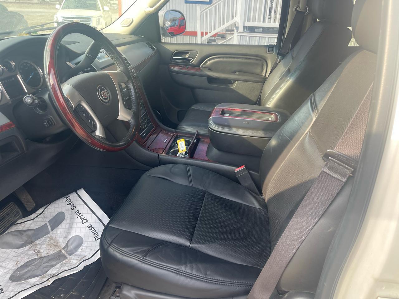 Cadillac Escalade ESV AWD 4dr Luxury 2013