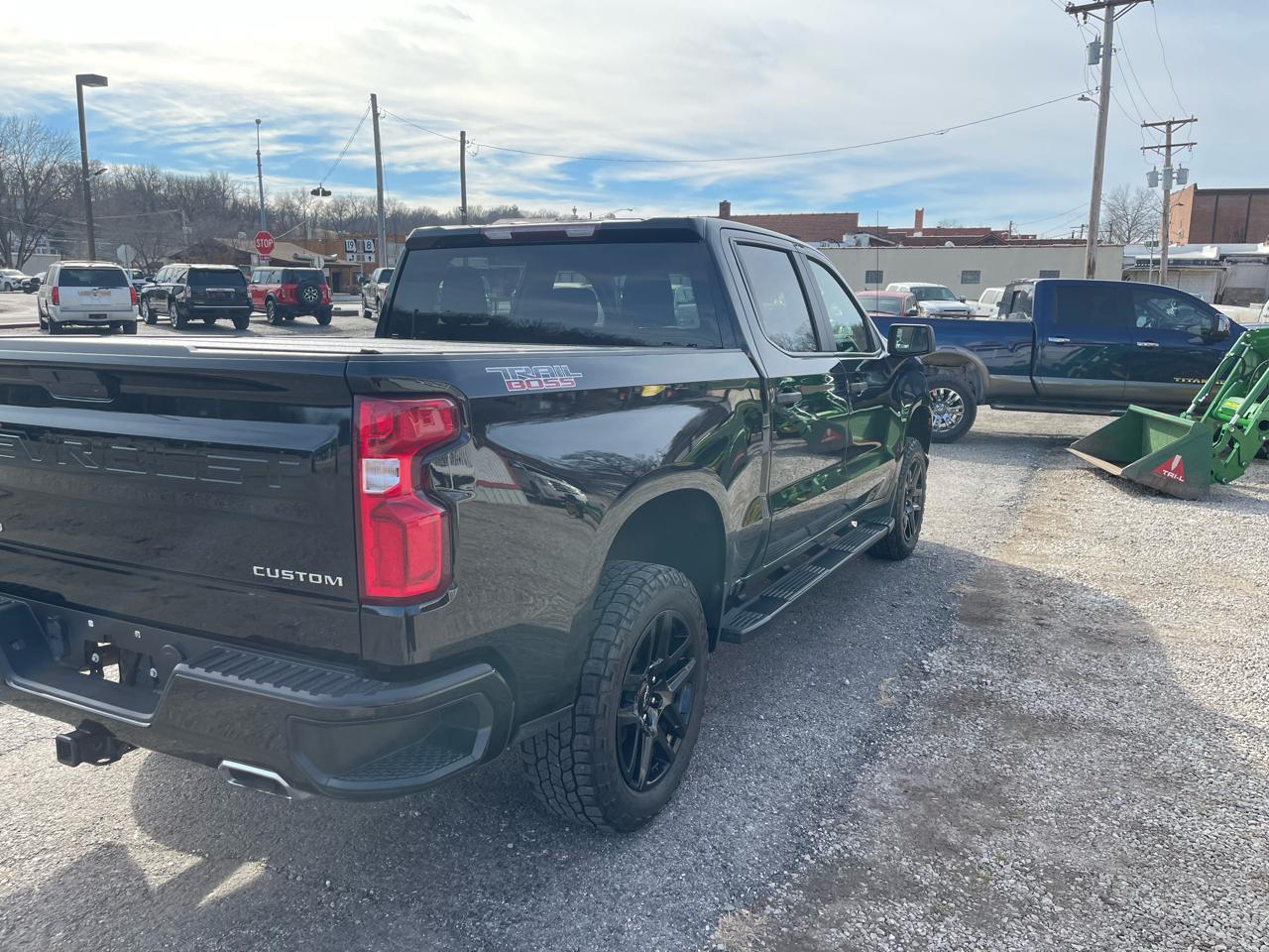 Chevrolet Silverado 1500 4WD Crew Cab 147" Custom Trail Boss 2021