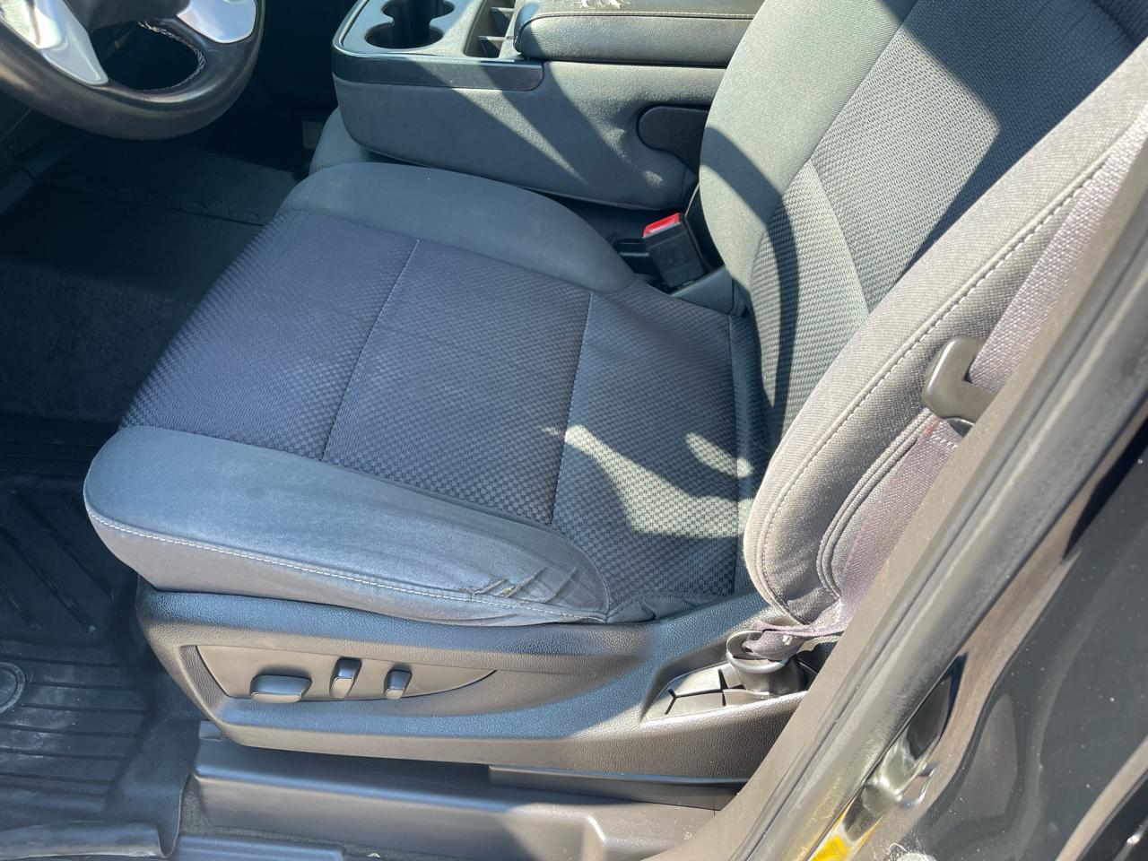 GMC Sierra 1500 4WD Crew Cab 143.5" SLE 2015