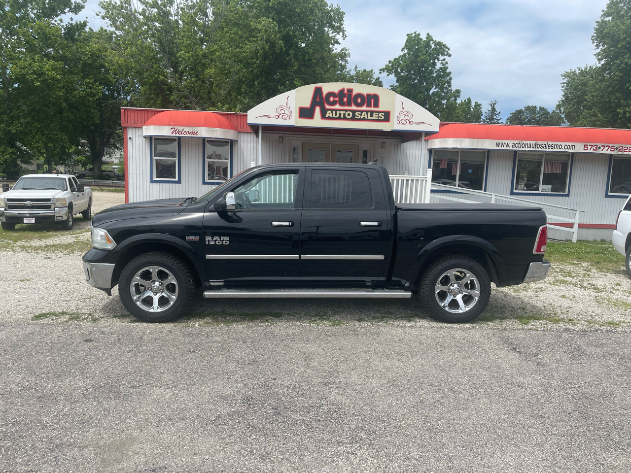 RAM 1500 4WD Crew Cab 140.5" Laramie 2014