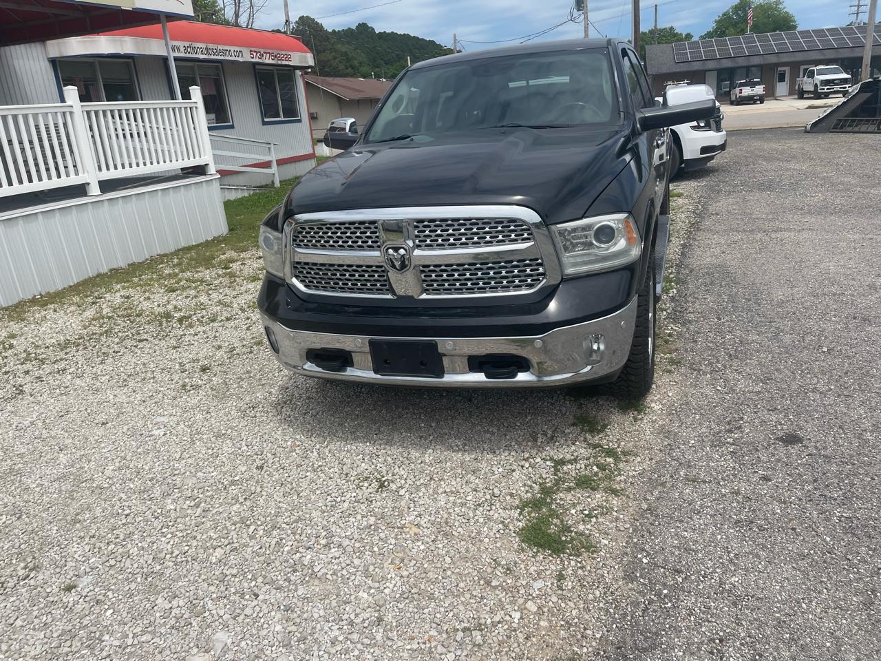 RAM 1500 4WD Crew Cab 140.5" Laramie 2014