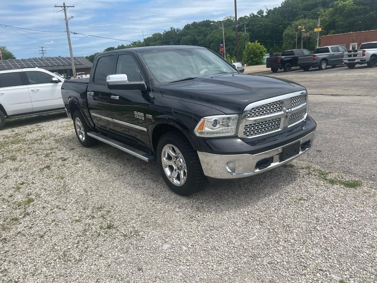 RAM 1500 4WD Crew Cab 140.5" Laramie 2014