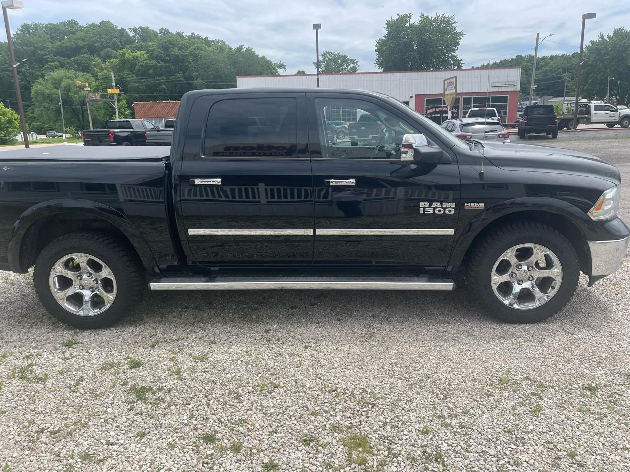 RAM 1500 4WD Crew Cab 140.5" Laramie 2014