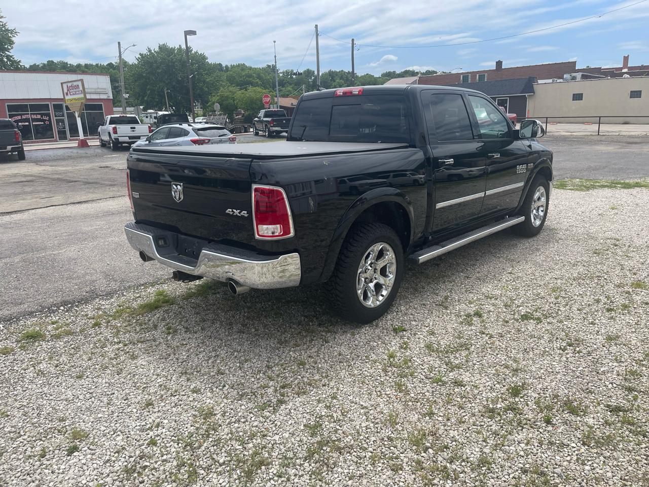 RAM 1500 4WD Crew Cab 140.5" Laramie 2014