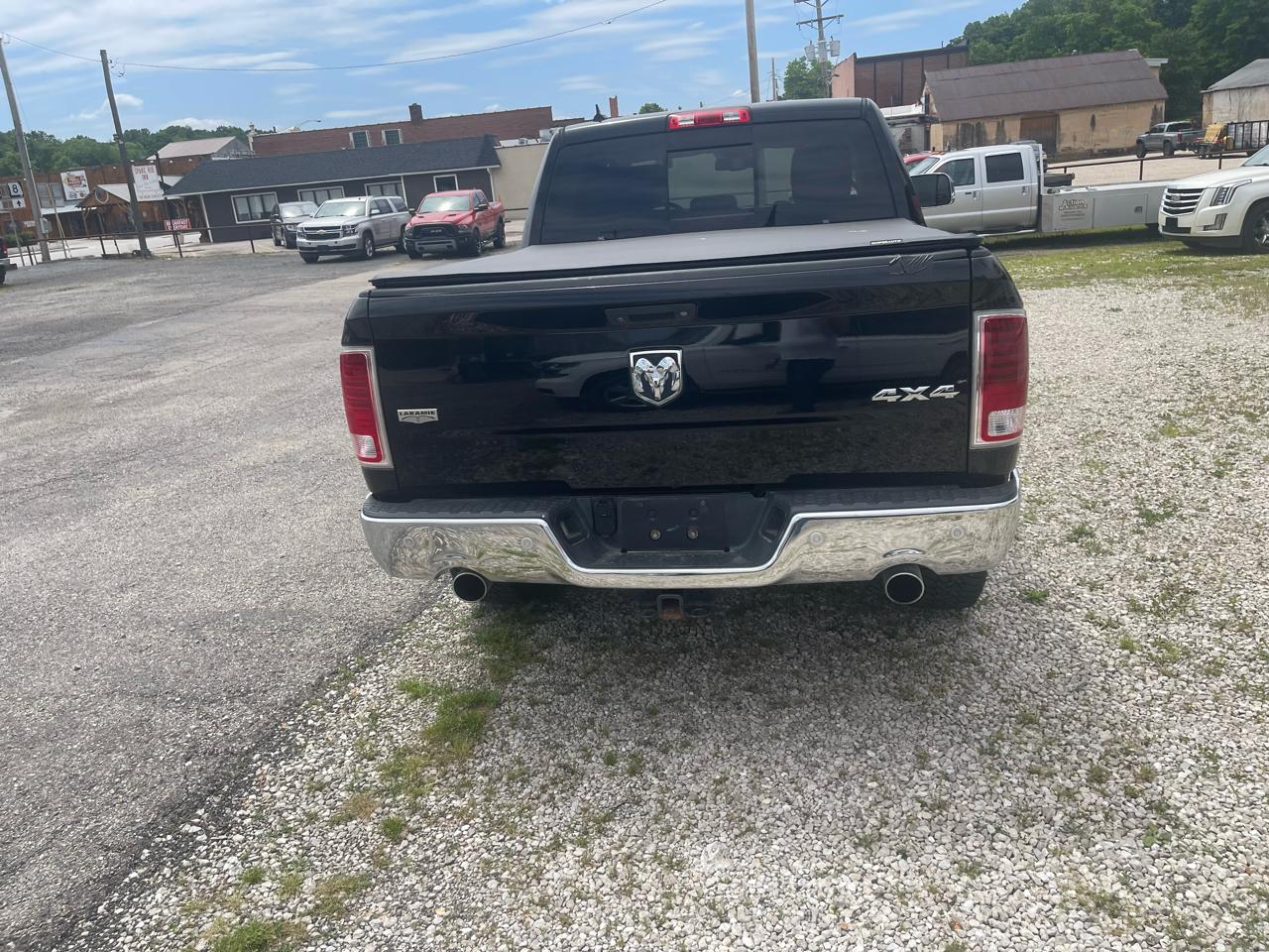 RAM 1500 4WD Crew Cab 140.5" Laramie 2014