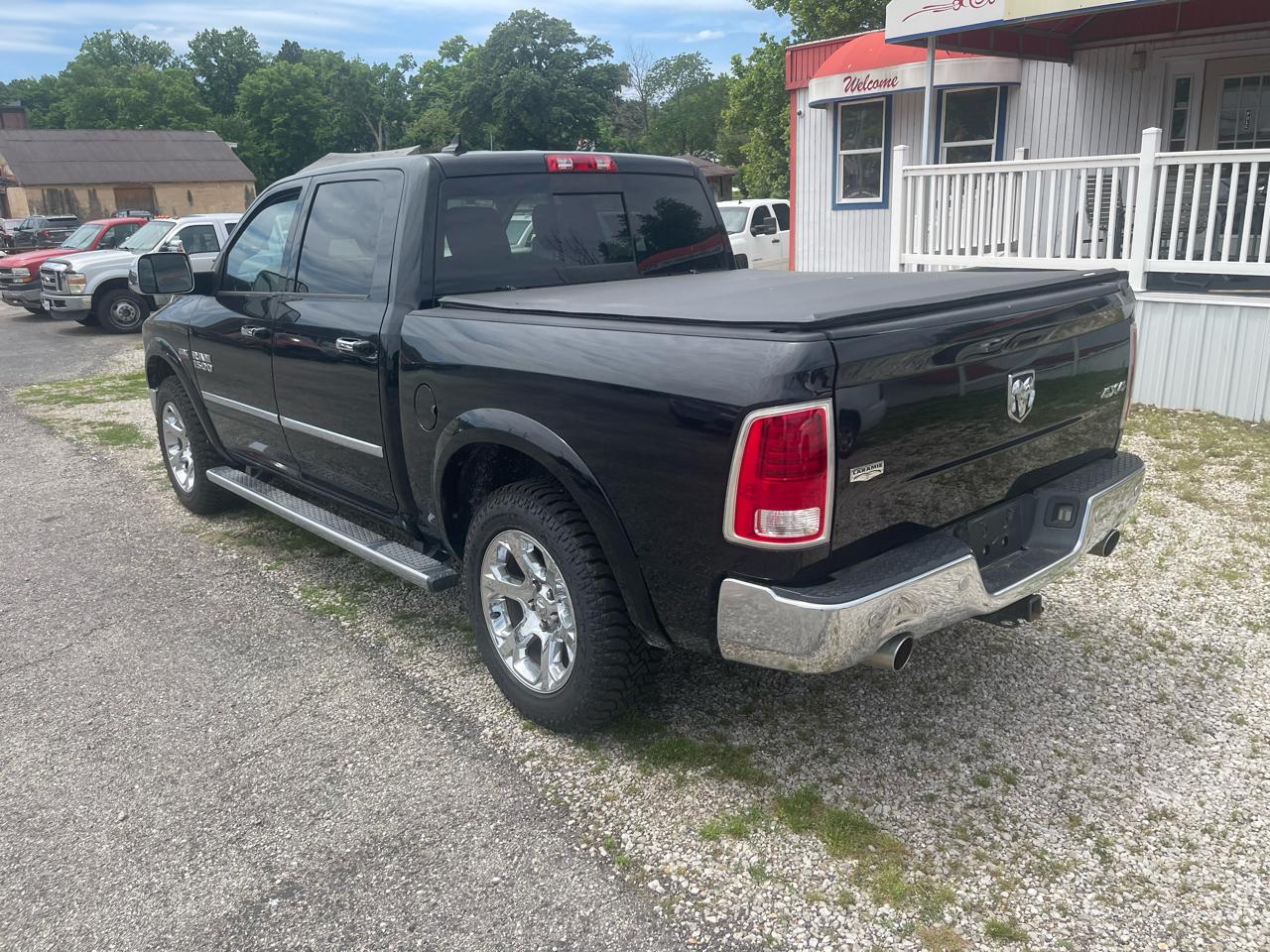 RAM 1500 4WD Crew Cab 140.5" Laramie 2014