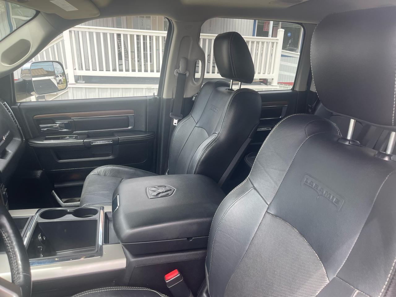 RAM 1500 4WD Crew Cab 140.5" Laramie 2014